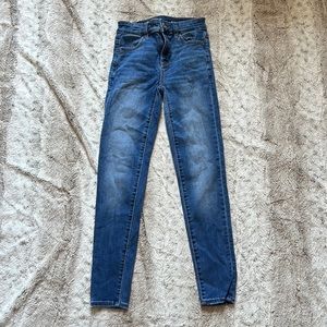Women’s Medium Wash Jeans (Petite)